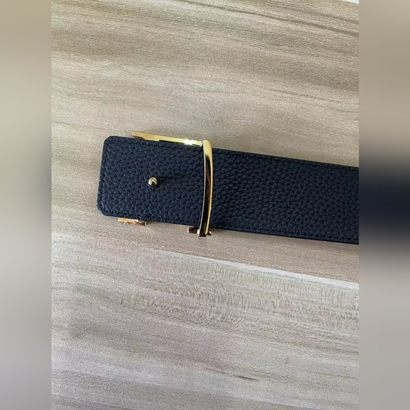 LV Initiales 40mm Reversible Belt - Picture 7 of 13